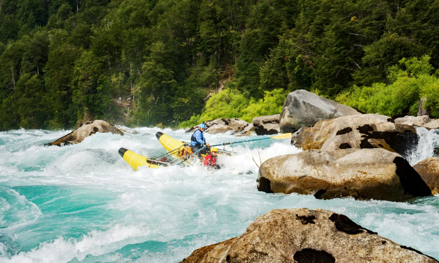 Earth River raft at the entrance to Terminator rapid on the Futaleufú River